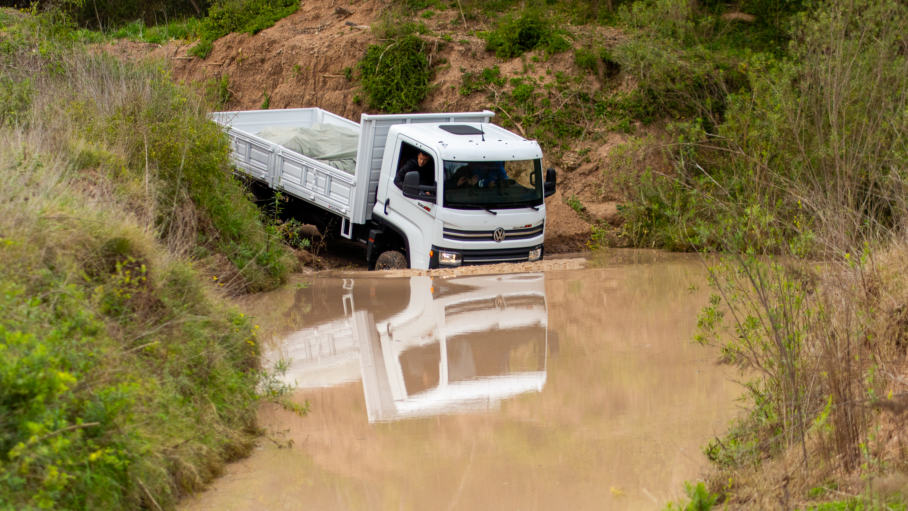 Volkswagen Camiones y Buses inicia el programa “Delivery 4x4 Experience”